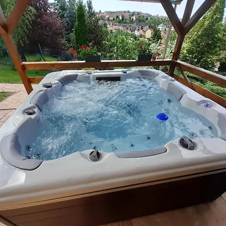 Flamingo Vendeghaz Bed & Breakfast Eger