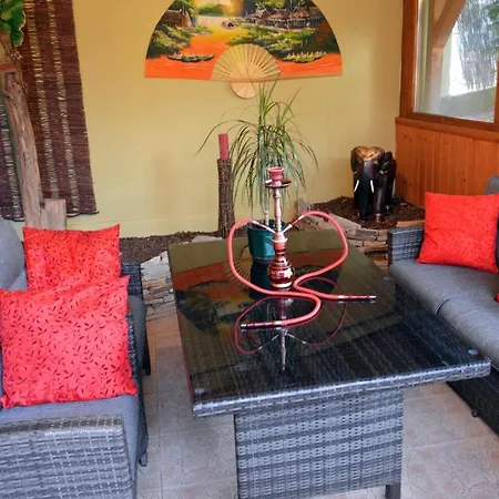 Flamingo Vendeghaz Bed and breakfast