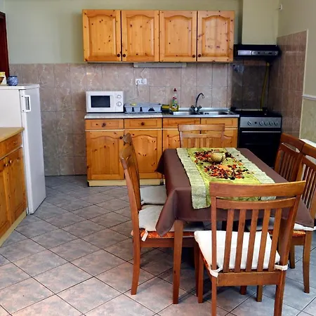 Flamingo Vendeghaz Bed and breakfast 3*